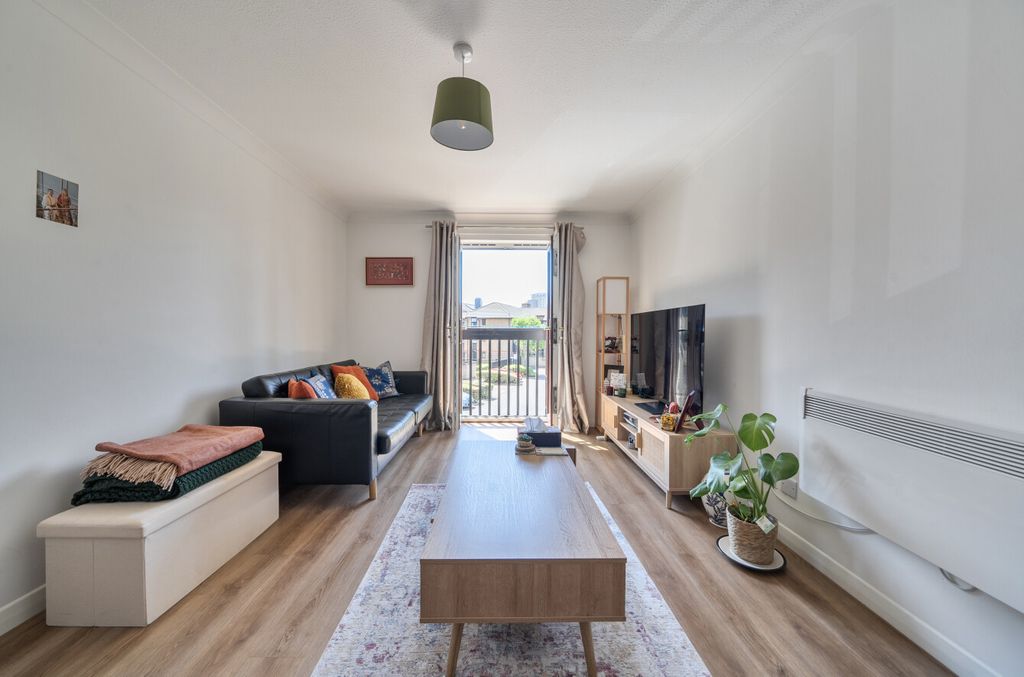 Property photo 3 of 14 1459327-13-6A104E...