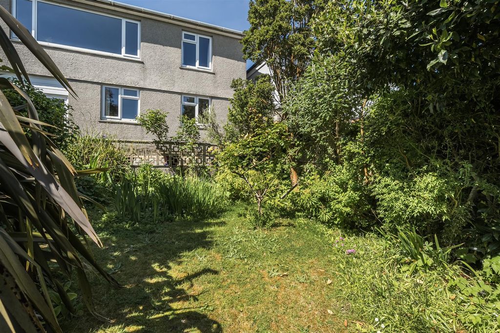 Property photo 2 of 18