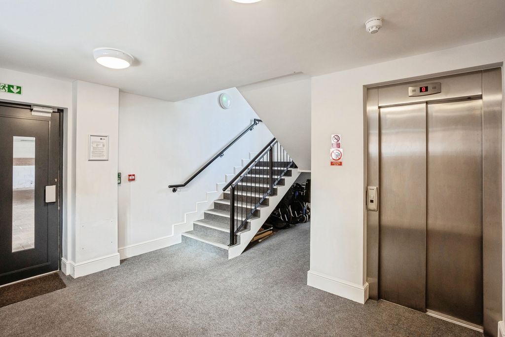 Property photo 3 of 17 Photo