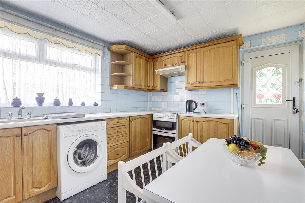 Property photo 2 of 18 9084.Jpg