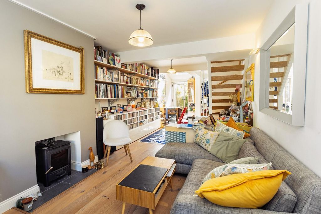 Property photo 3 of 29 House_002-Exposure-Exposure.Jpg
