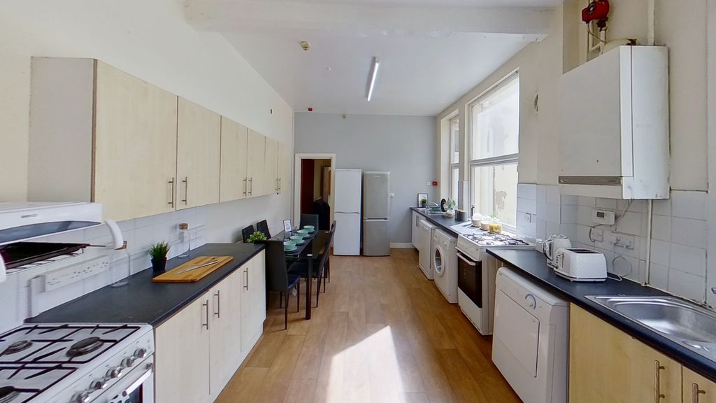 Property photo 2 of 20 Kitchen