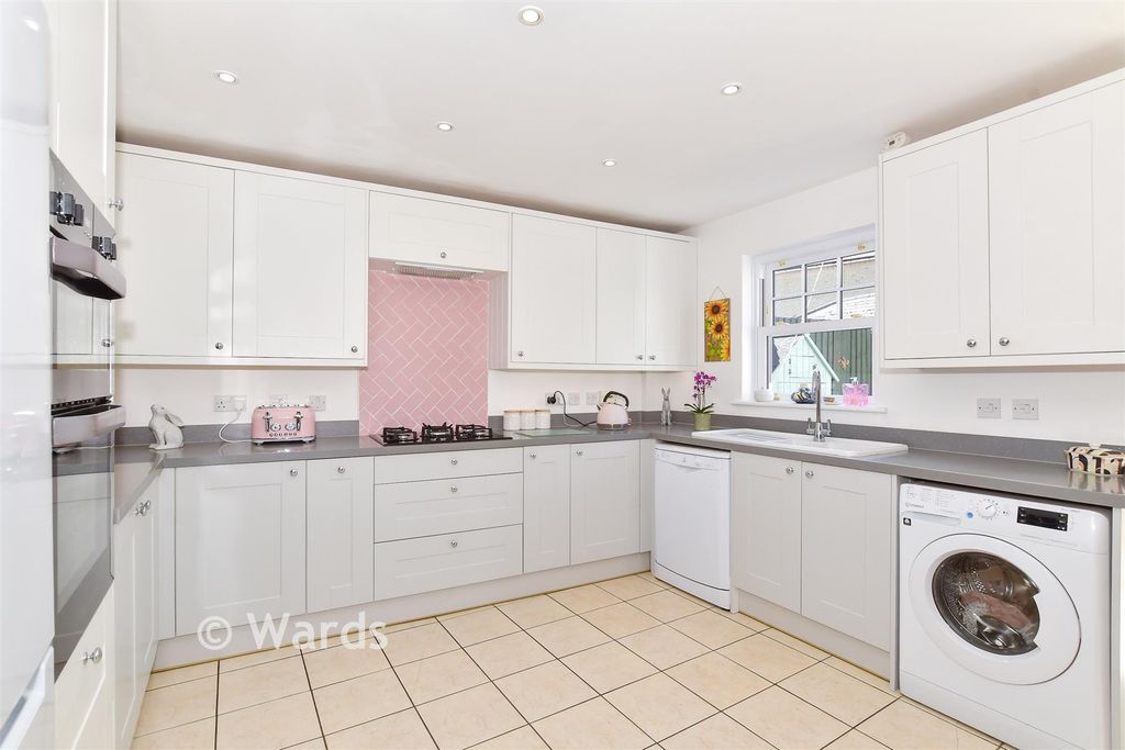 Property photo 3 of 15 Kitchen/ Breakfast Area