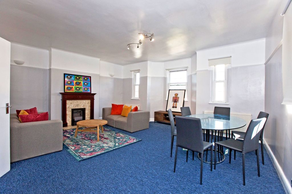 Property photo 1 of 9 1 Ashbourne-8843