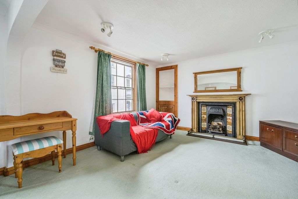 Property photo 3 of 17 Photo