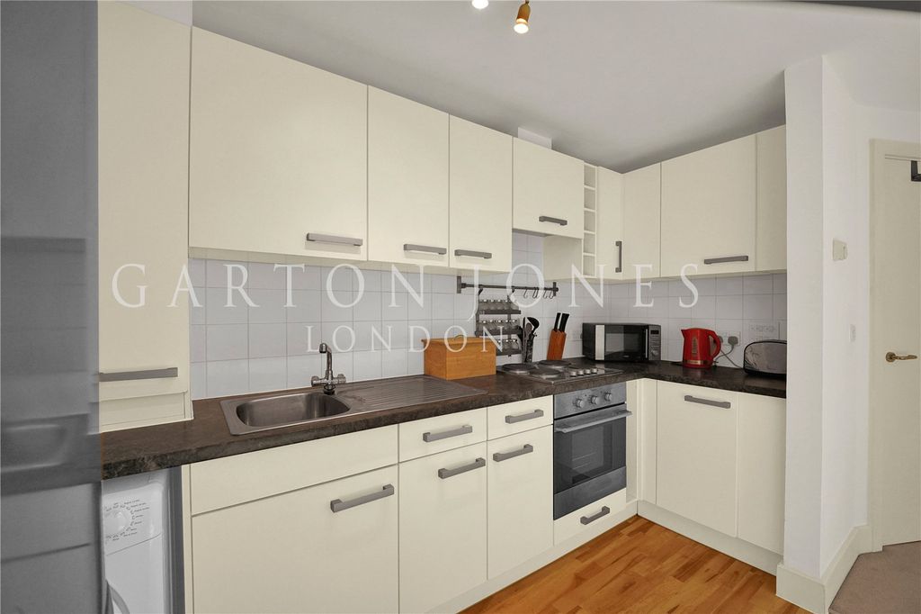 Property photo 3 of 13 Kitchen