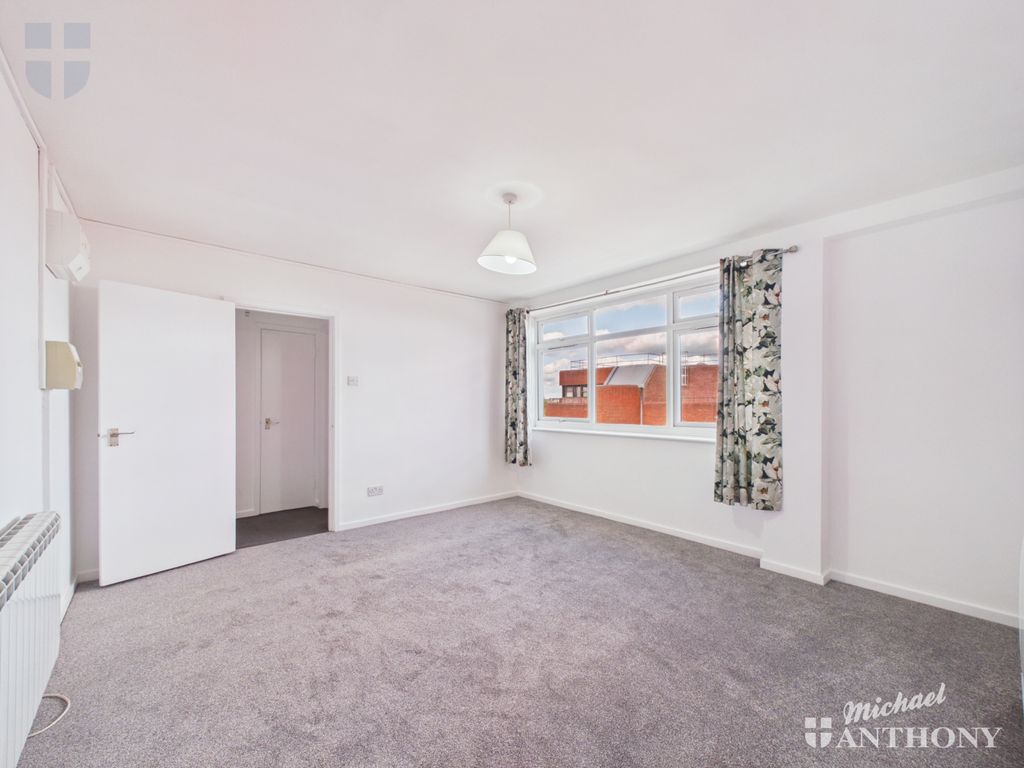 Property photo 1 of 6 Cam03218G0-Pr1164-Still006