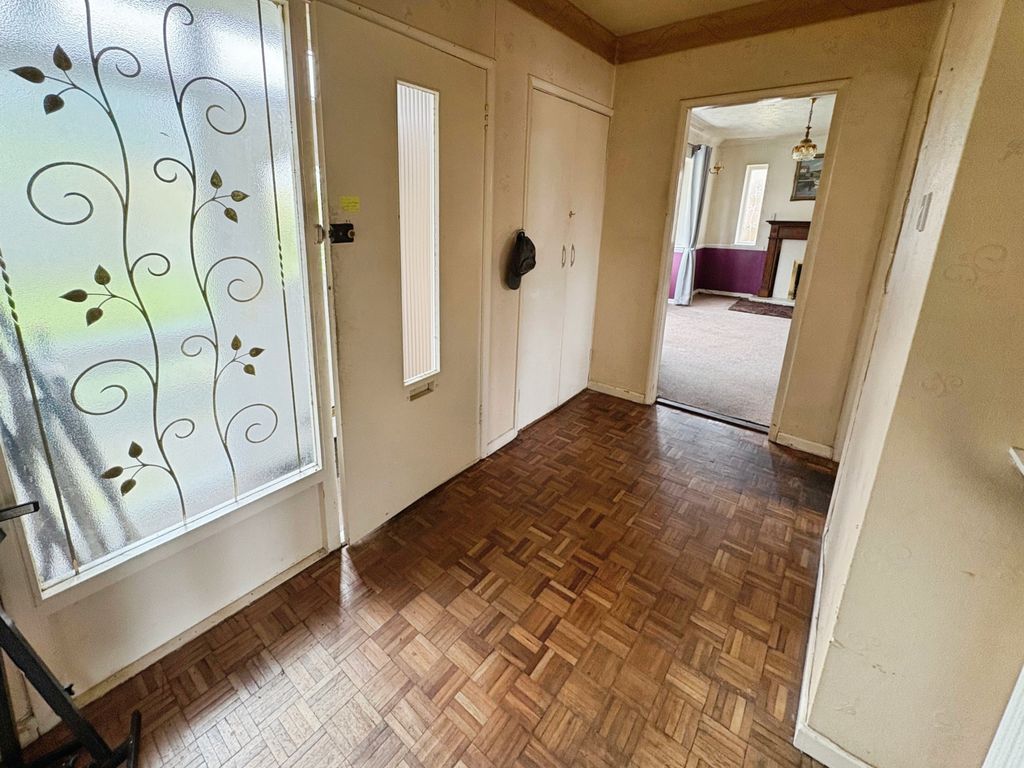 Property photo 2 of 14 Entrance Hall