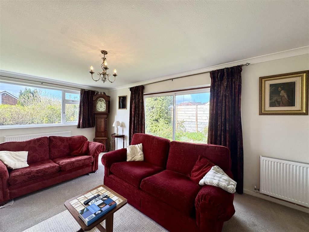 Property photo 3 of 15 Sitting Room