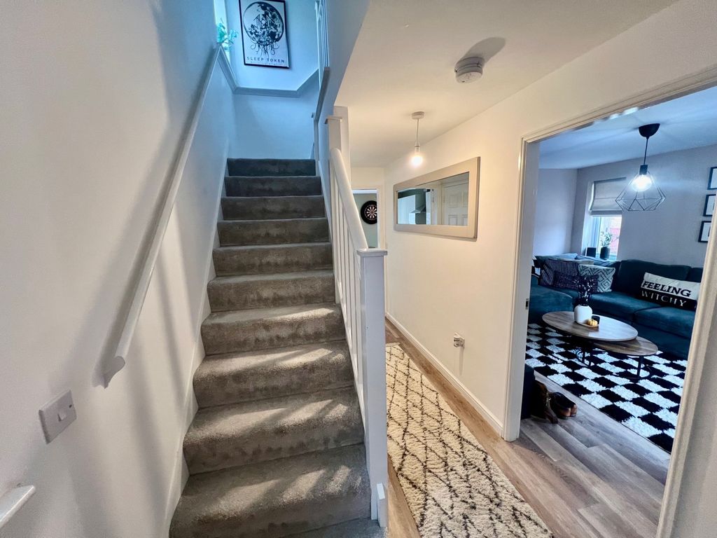 Property photo 2 of 17 Entrance Hall