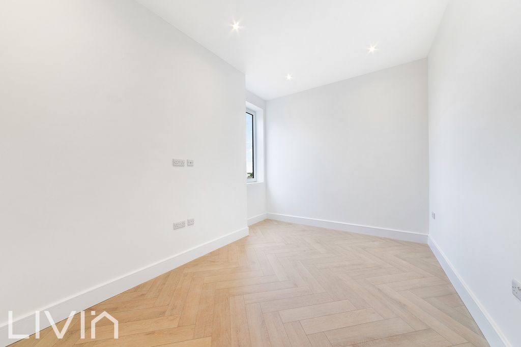 Property photo 2 of 8 2
