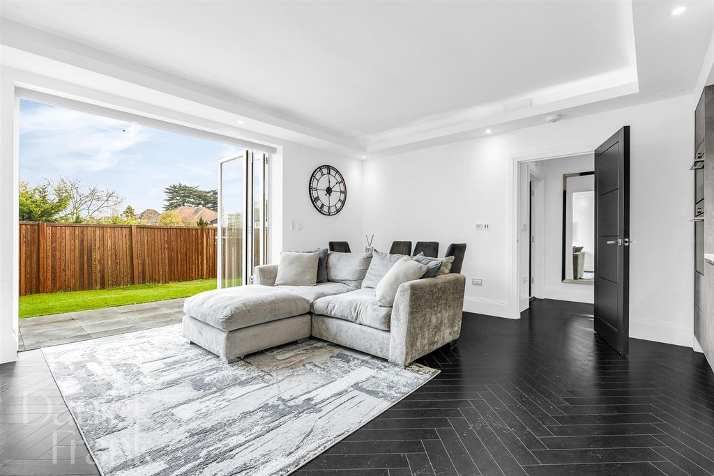 Property photo 2 of 24