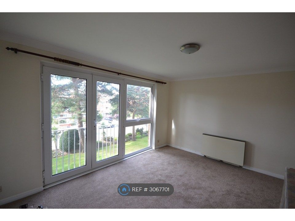 Property photo 3 of 7 Sittingroom 15'x12'