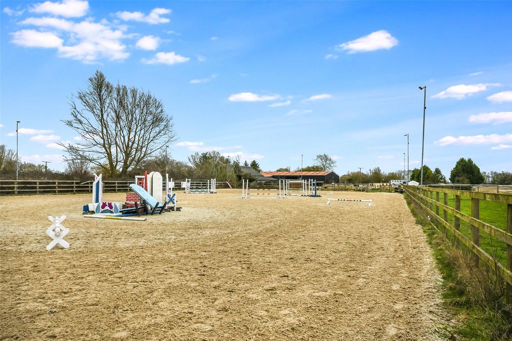 Property photo 3 of 22 Arena