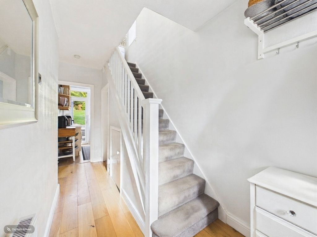 Property photo 2 of 17 Entrance Hall