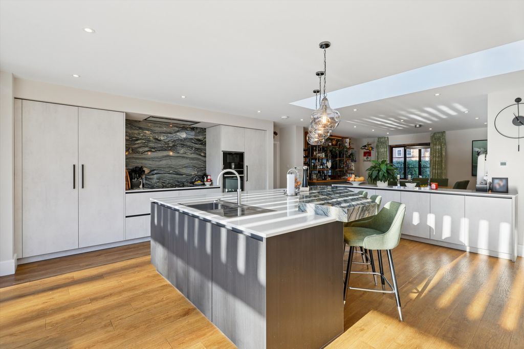 Property photo 2 of 24 Image