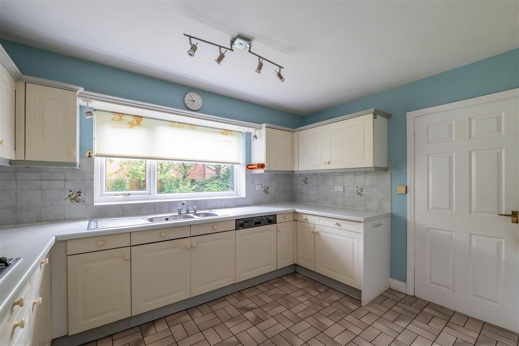 Property photo 3 of 29 Kitchen