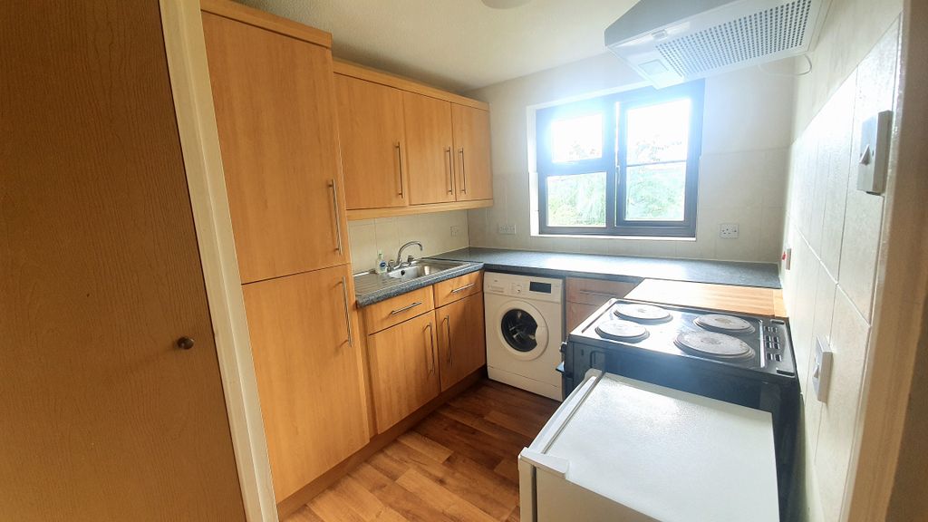Property photo 3 of 7 Kitchen