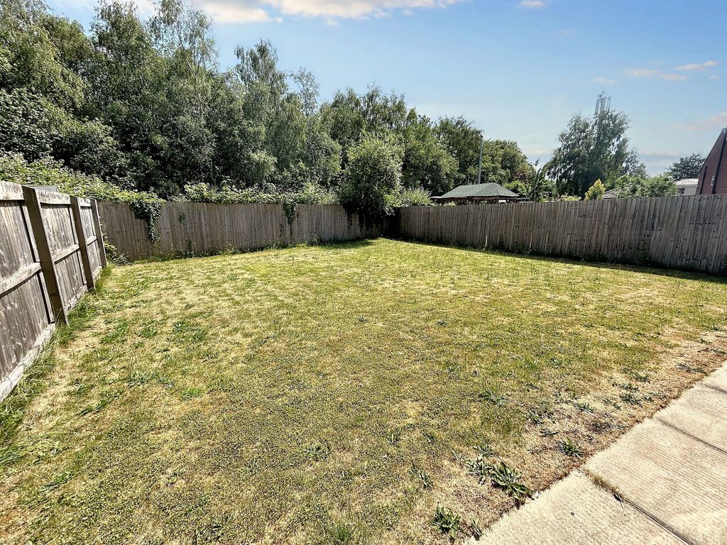 Property photo 2 of 13 Garden