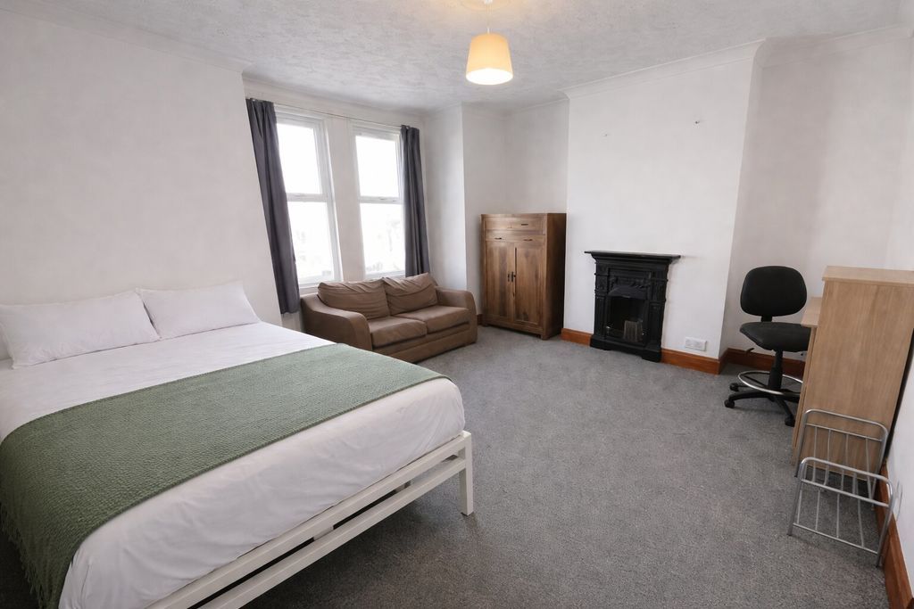 Property photo 2 of 7 Photo 17