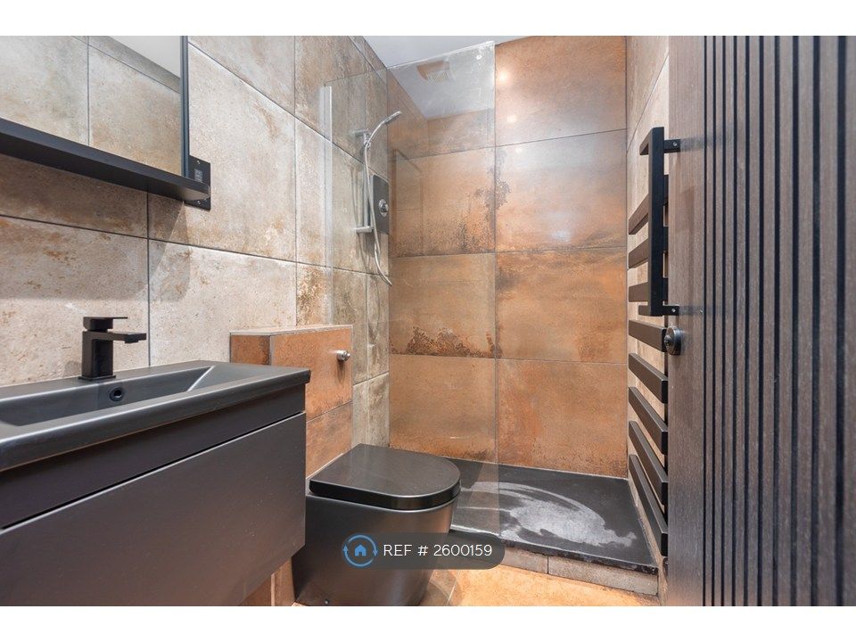 Property photo 3 of 12 Bathroom