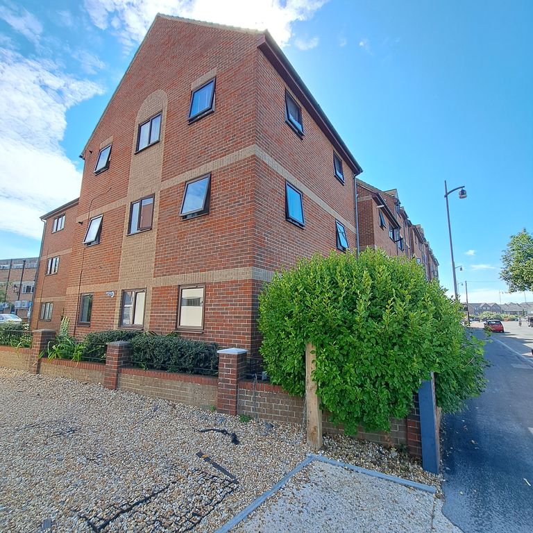 Property photo 1 of 8 Frontage