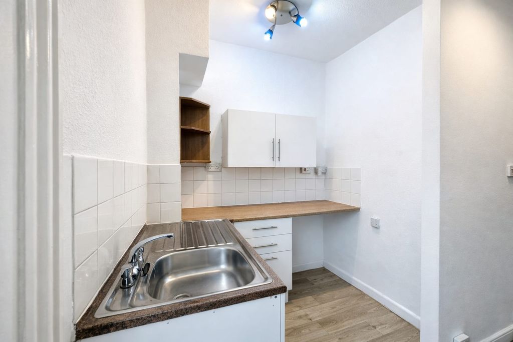 Property photo 3 of 12 Kitchen