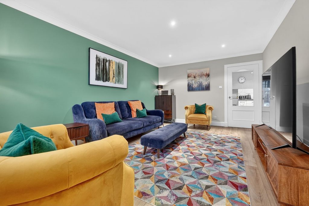 Property photo 3 of 27