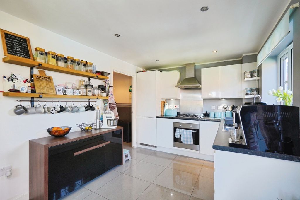 Property photo 3 of 20 Kitchen/Diner