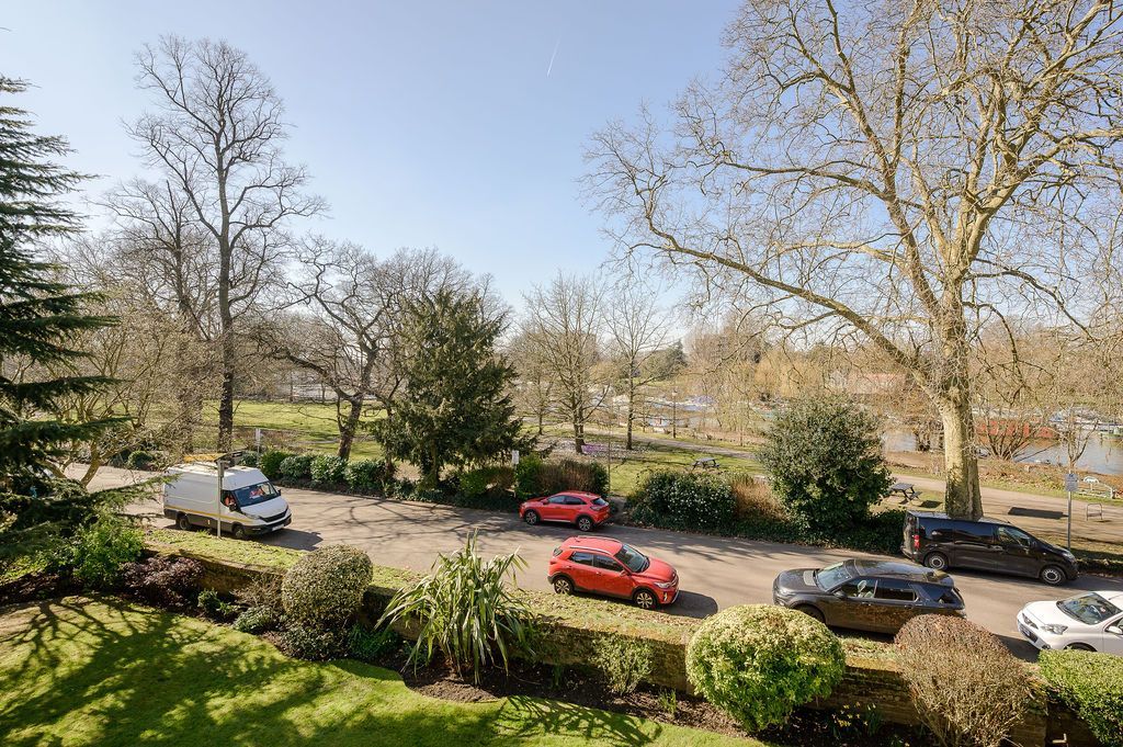 Property photo 2 of 20