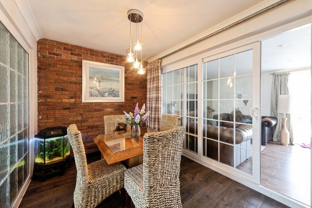 Property photo 3 of 23 Pbox-Img.Jpg