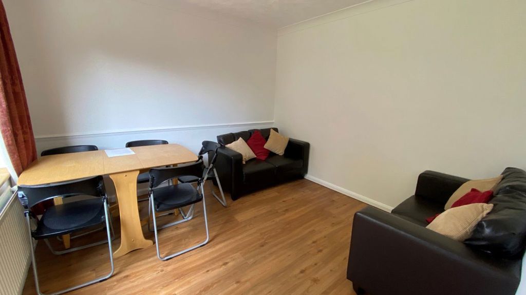 Property photo 3 of 28