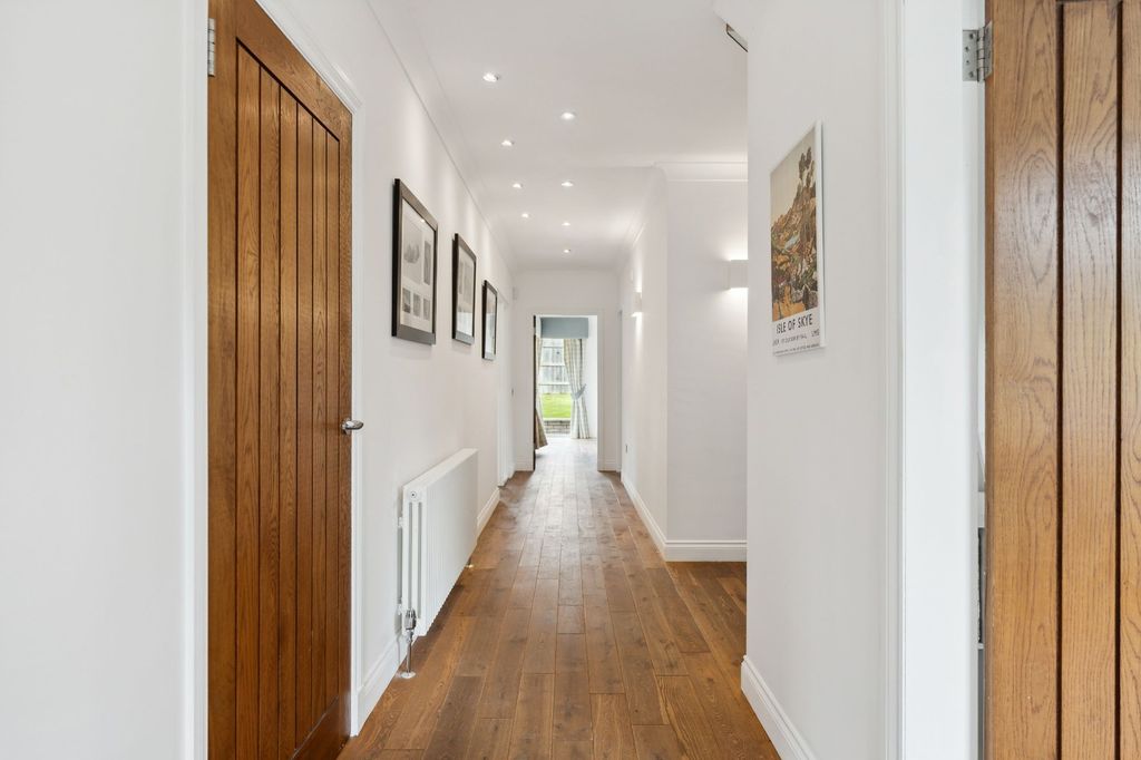 Property photo 2 of 25