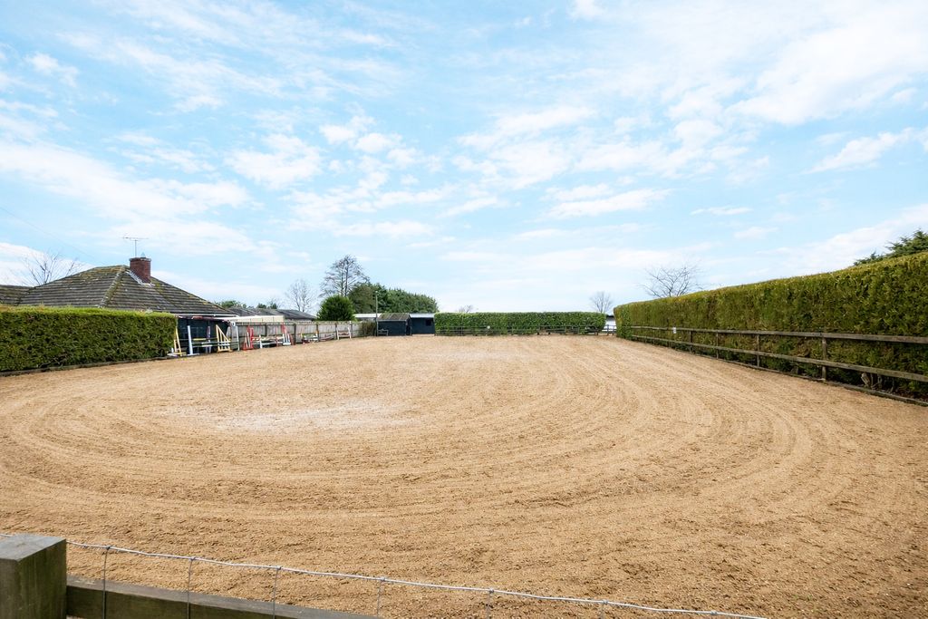 Property photo 3 of 21