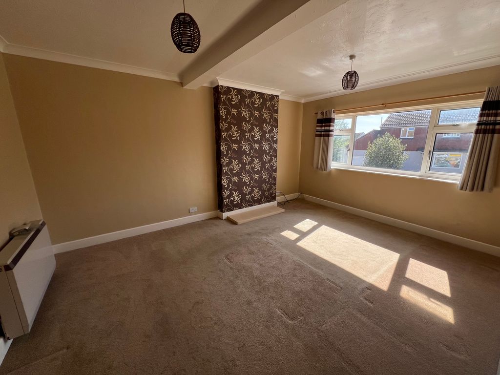 Property photo 3 of 7 Living Room