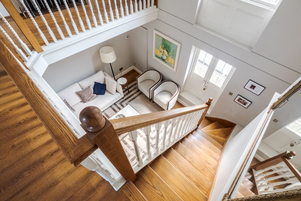 Property photo 1 of 32