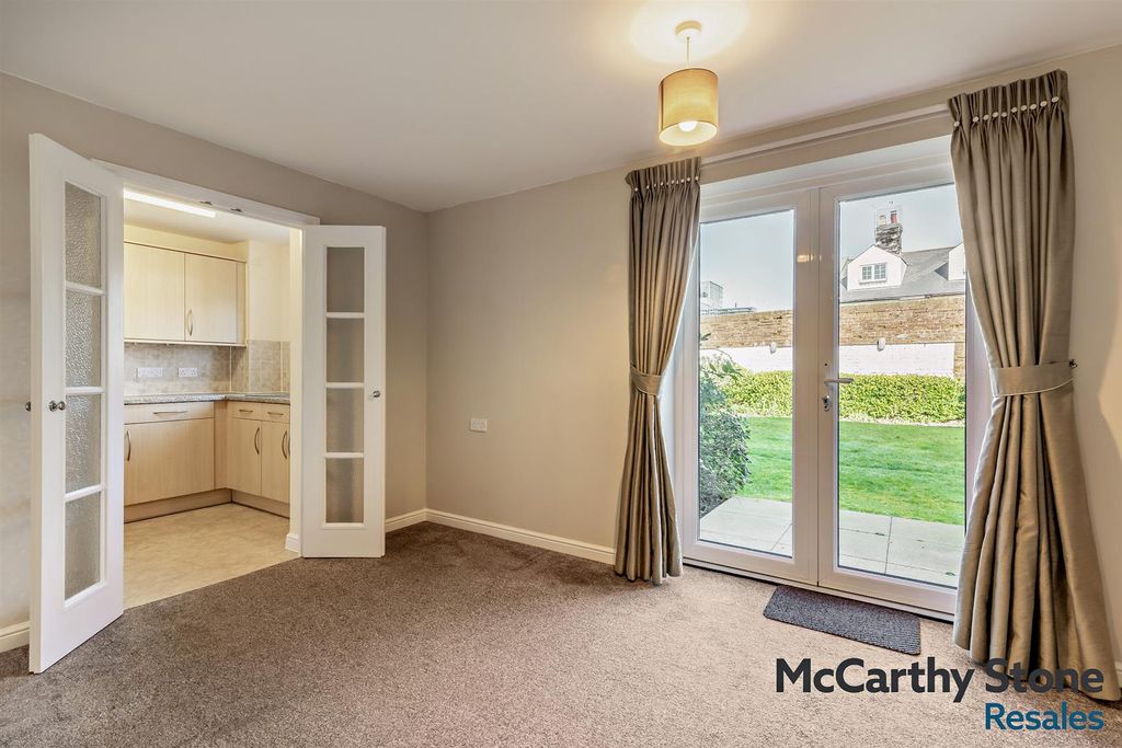 Property photo 2 of 26 8680833-Interior15-800.Jpg