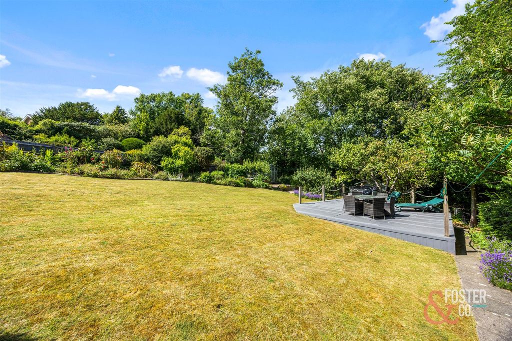 Property photo 3 of 40 Colebrook Road, 22_038.Jpg