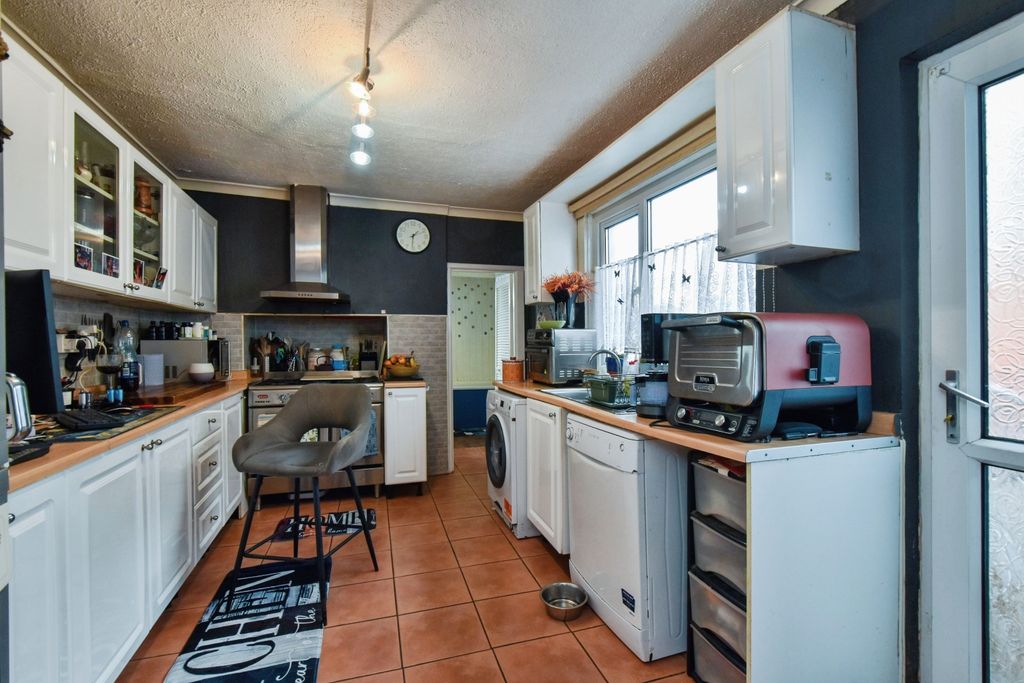 Property photo 3 of 21