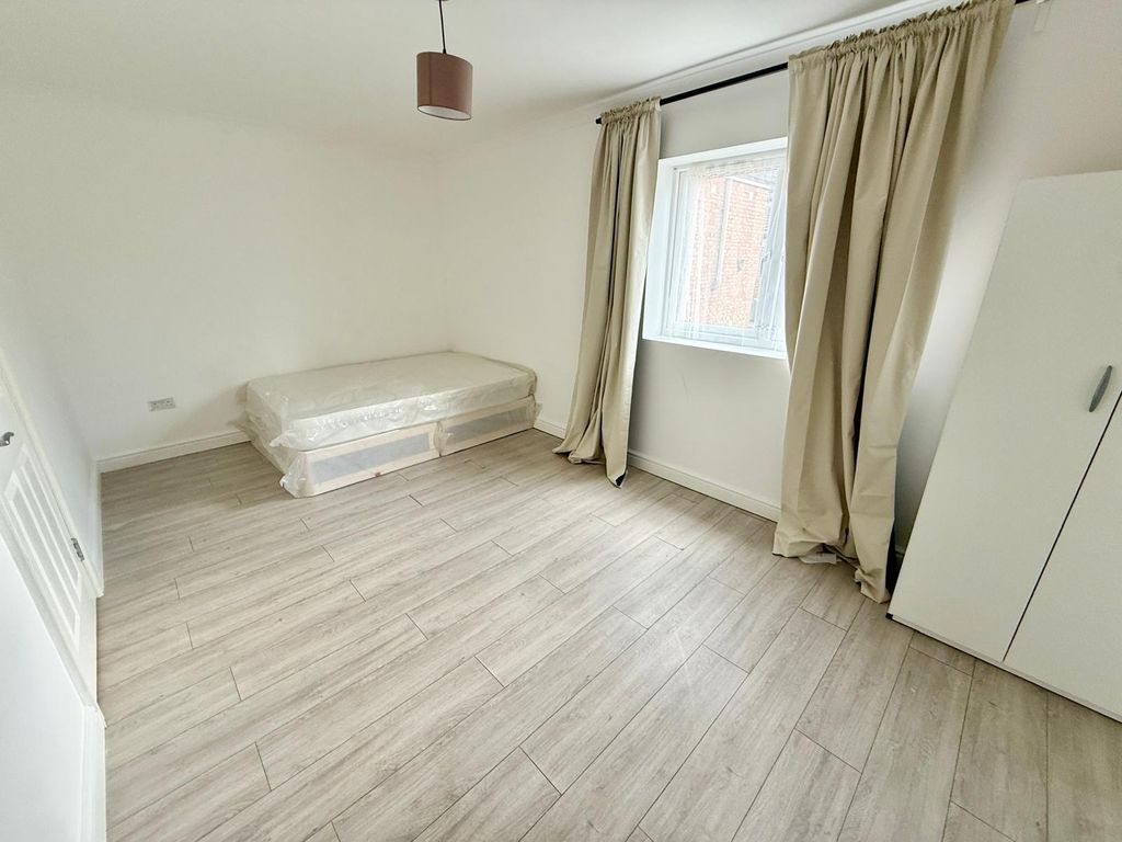 Property photo 2 of 11 Gallery