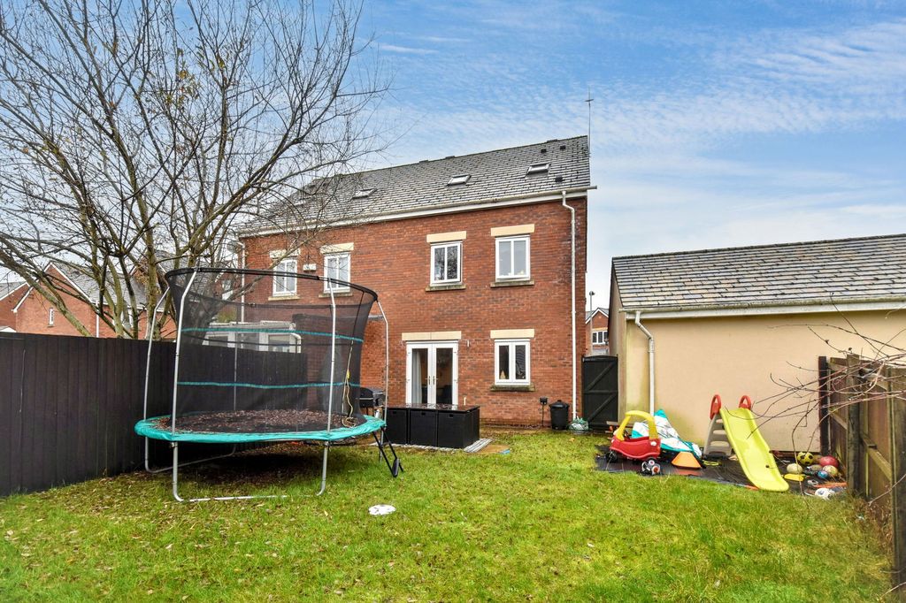 Property photo 2 of 20