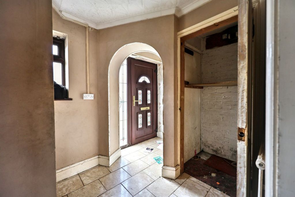 Property photo 2 of 22