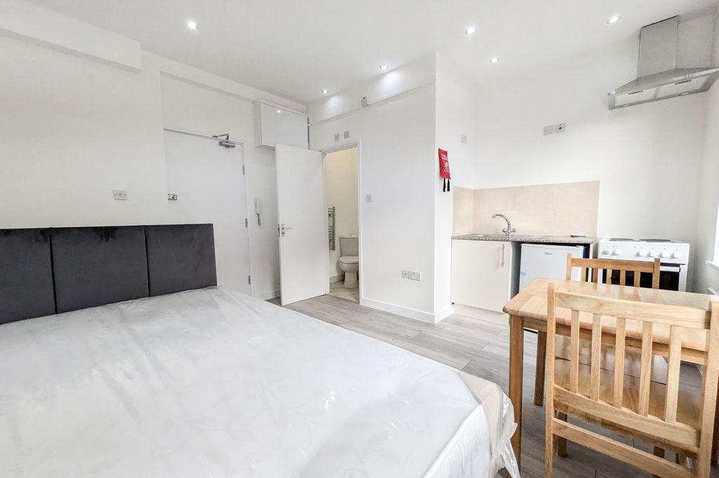 Property photo 1 of 3
