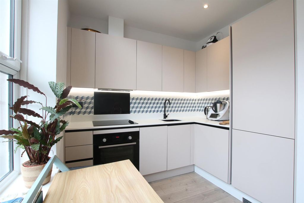 Property photo 2 of 11 Bridgehouse3-Kitchen.Jpg