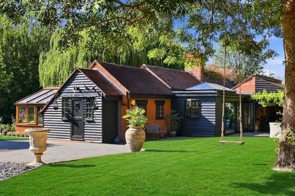 Property photo 1 of 33