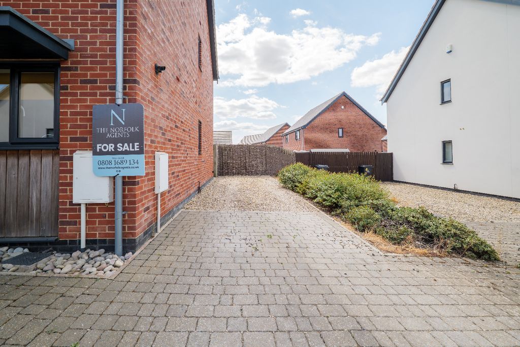 Property photo 2 of 14 5306685