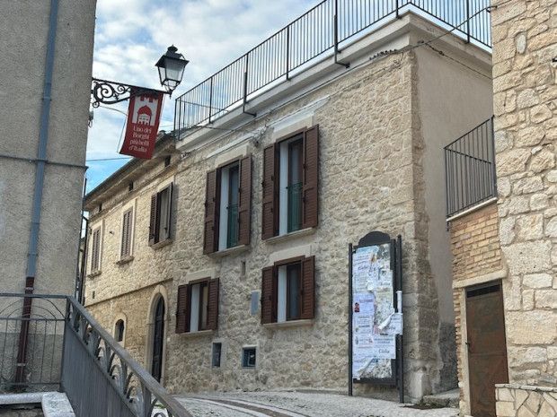 Property photo 2 of 20