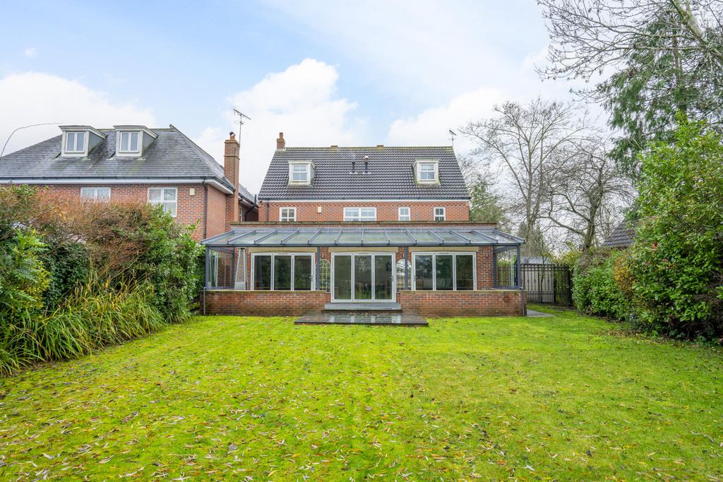 Property photo 2 of 30 Rear Garden