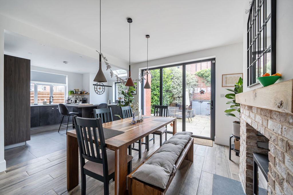 Property photo 2 of 22