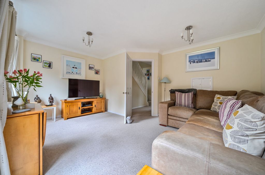 Property photo 3 of 10 1396745-28-696108...